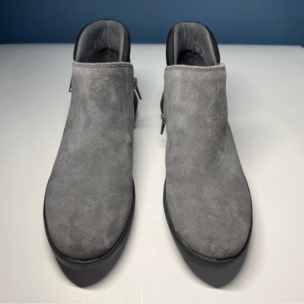 Clarks Women’s Sz 7.5 M Kayleigh Mid Ankle Boot Side Zip Gray Suede Shoes - Picture 2 of 10